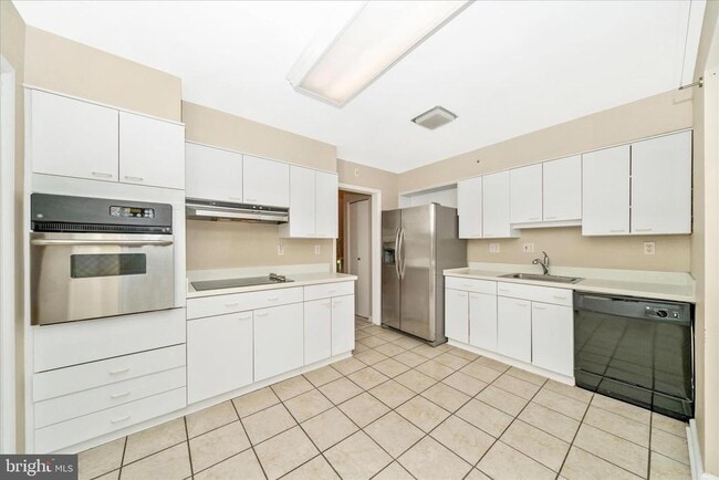 Building Photo - 3906 Montrose Dr