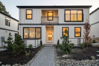 Building Photo - Modern Living in the Heart of Lake Oswego!! Stunning New 3BR 2.5BA