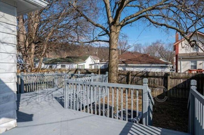 Building Photo - 2730 Dakota Ave