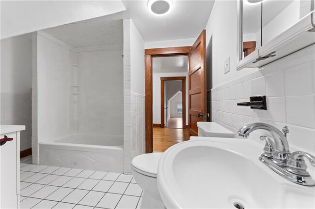 Building Photo - 335 Blackstone St