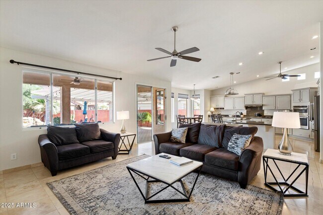 Building Photo - 10060 E Emerald Dr