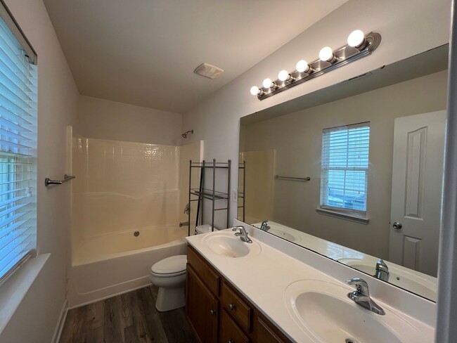 Building Photo - 3 Bd/2 Ba Home in Reid Meadows