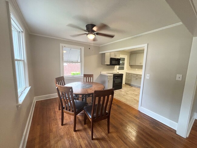 Building Photo - 3 Bedroom 1 Bath Home in Rosewood
