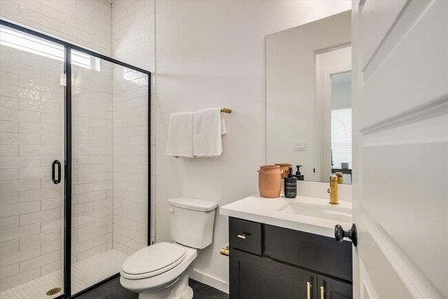 Building Photo - 253 Darley Oak Dr