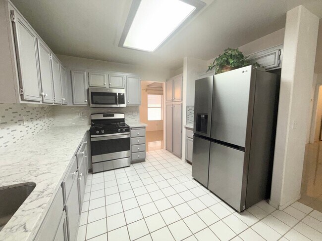 Building Photo - Spacious 4-Bedroom Home with 3-Car Garage in Orchards of Las Vegas
