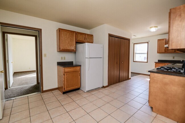 Building Photo - 2 bedroom / 2 bathroom Townhouse for rent ...