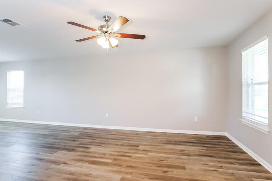 Building Photo - 388 Musgrav