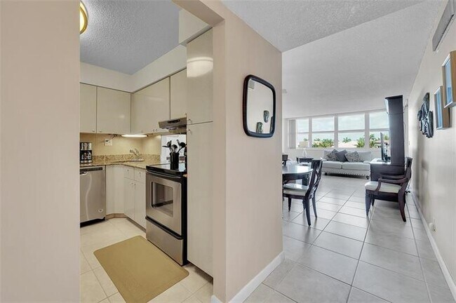 Building Photo - 1400 S Ocean Dr