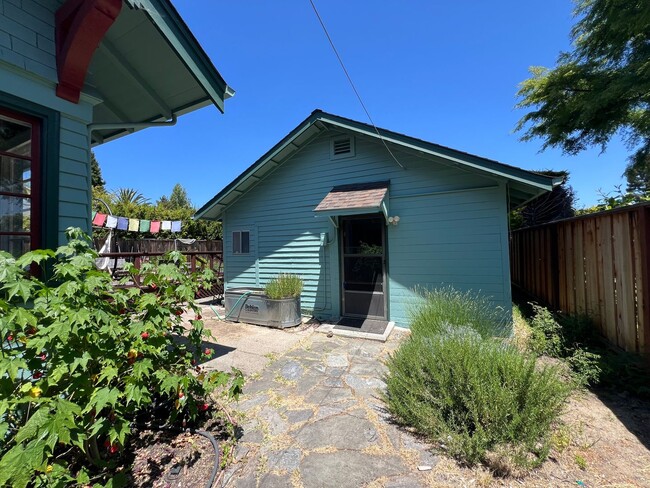 Building Photo - Charming 1910 Craftsman Home – 3BR/2BA + B...