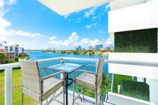 Building Photo - 9901 E Bay Harbor Dr