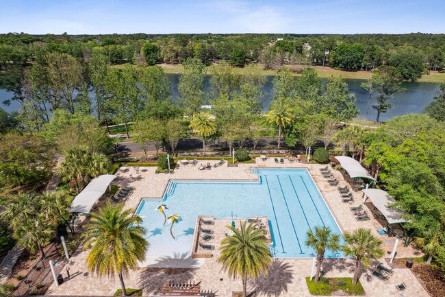 Building Photo - 2 BEDROOM VICTORIA PARK TOWNHOUSE AVAILABL...