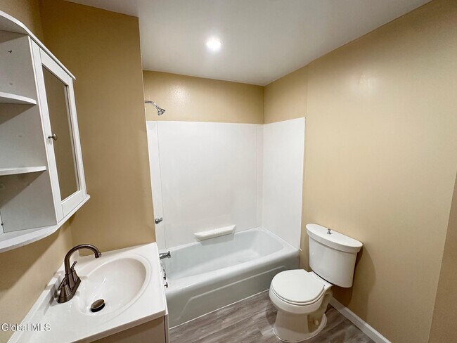 Building Photo - 33 Morris St