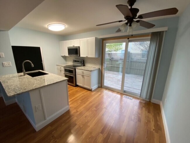 Building Photo - 5123 Singleton Dr