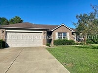 Building Photo - Spacious 3 Bedroom Home!!