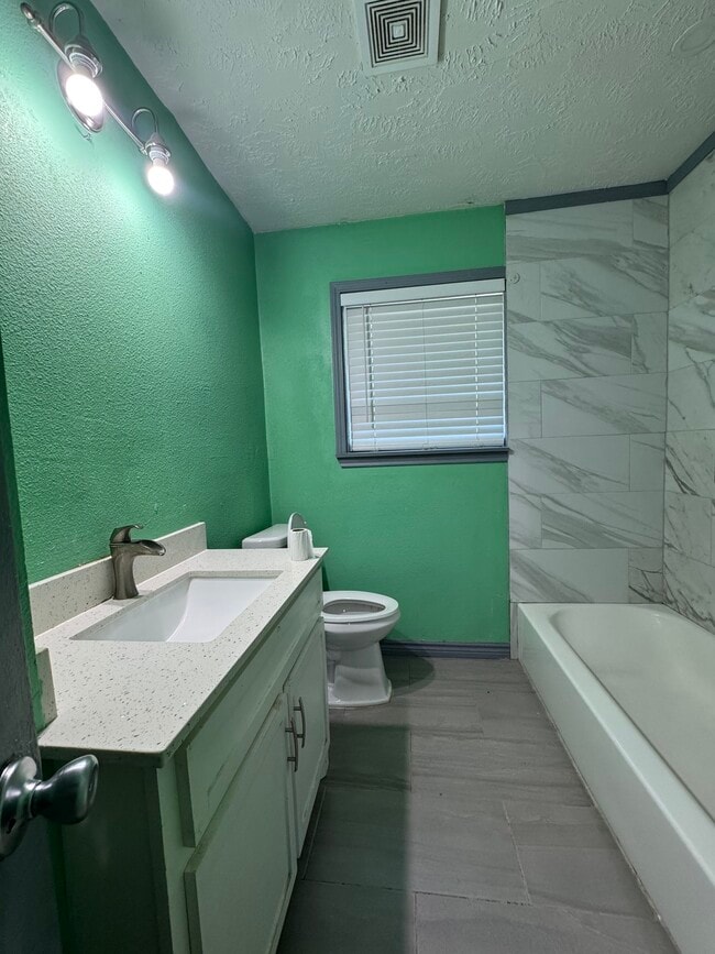 Building Photo - 5846 Westover St