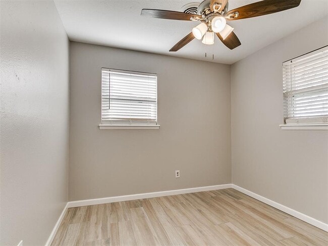 Building Photo - 202 Thompson Dr