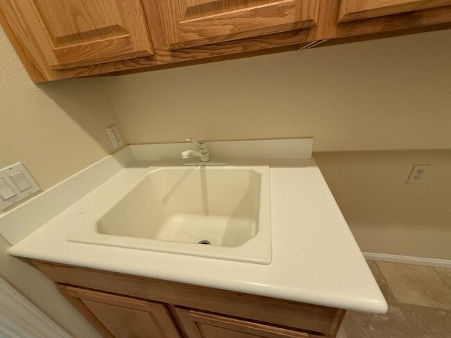 Building Photo - Apple Valley Estates- Gated Community- Beautiful 4 Bedrooms, 3 Bathrooms