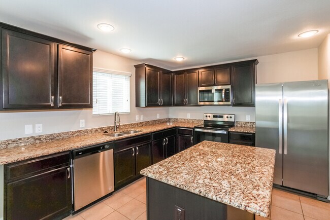 Building Photo - Spacious 3-Bedroom Home