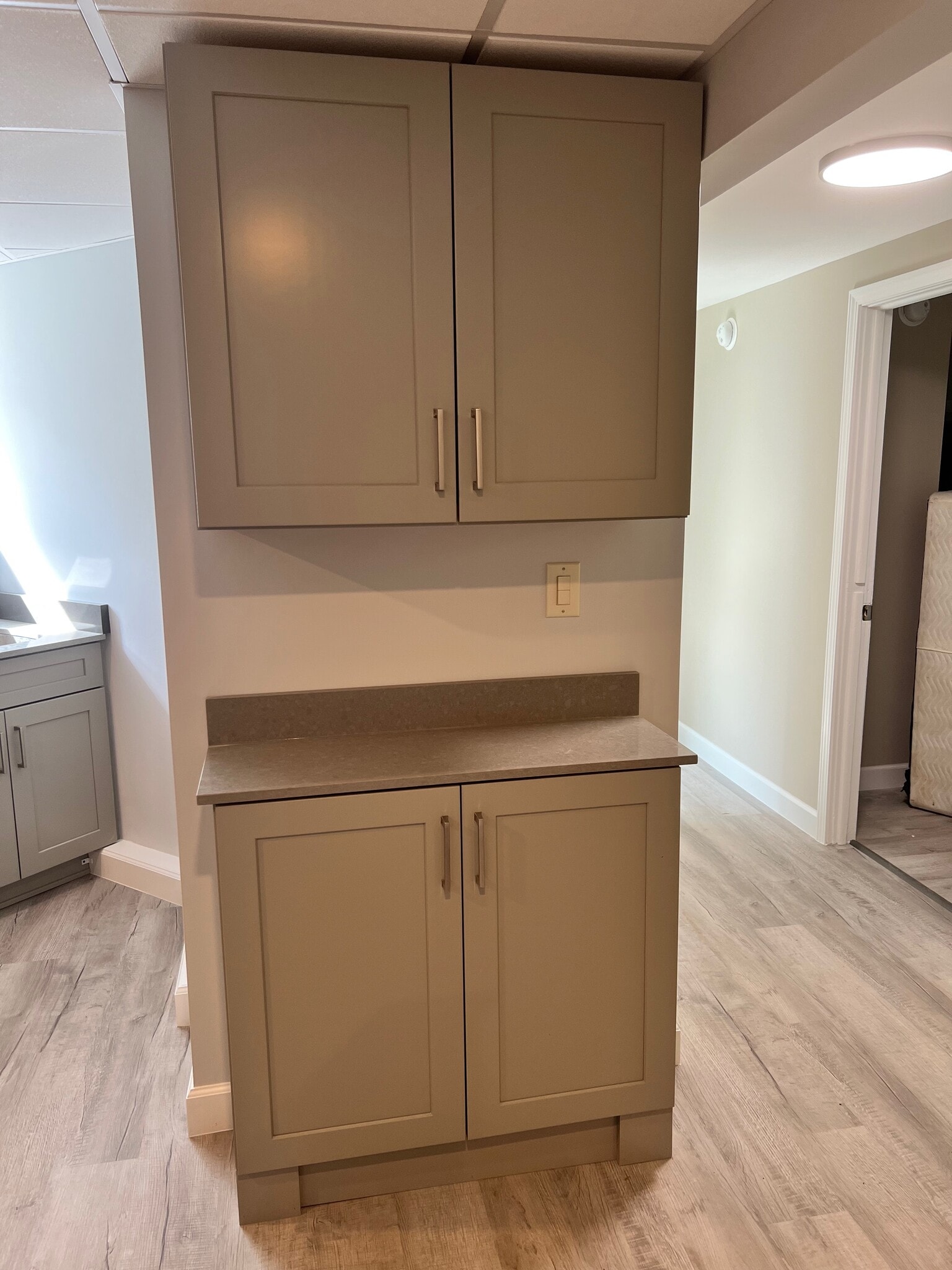 Building Photo - 410 Hillview Plz