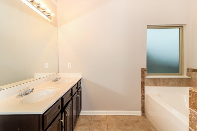Building Photo - 4745 Carnegie Ct