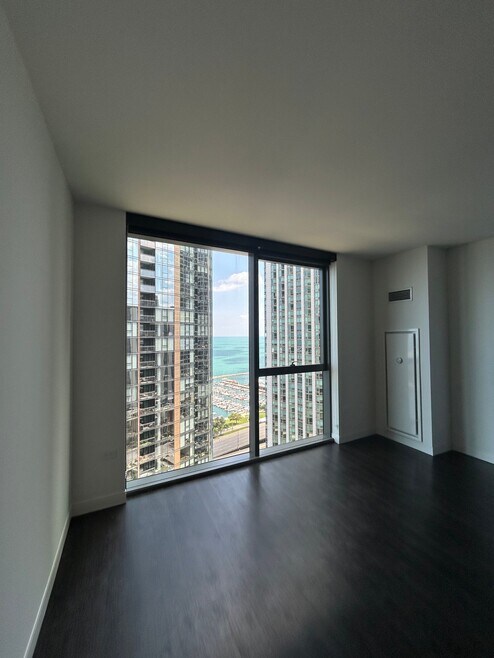Building Photo - 458 E Waterside Dr