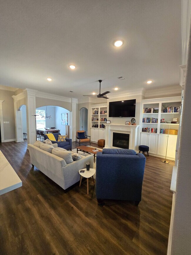 Building Photo - 13812 E El Bonito Dr