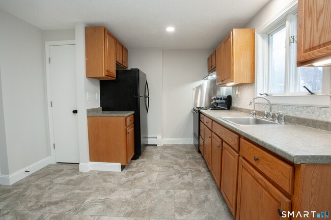 Building Photo - 366 Albany Turnpike