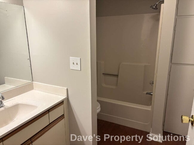 Building Photo - 617 Balfour Rd