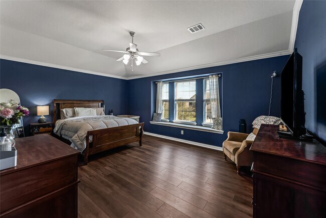 Building Photo - 512 Forest Village Cir