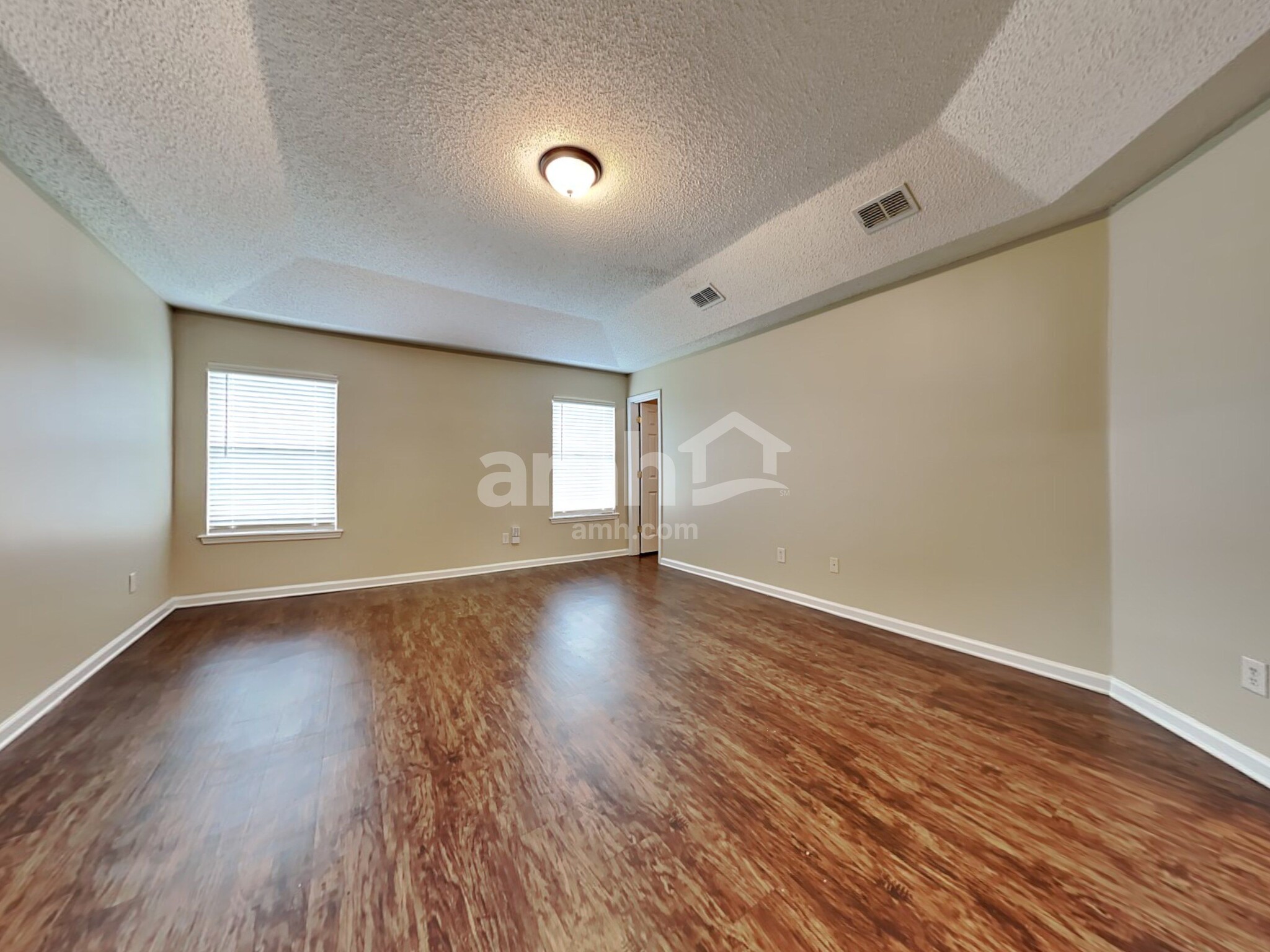 Building Photo - 5631 Ortega Park Blvd
