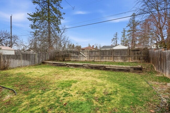 Building Photo - 1307 E Thurston Ave