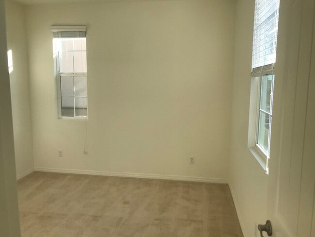 Building Photo - Luxury home 4Bedroom 3.5Bathroom in Chino