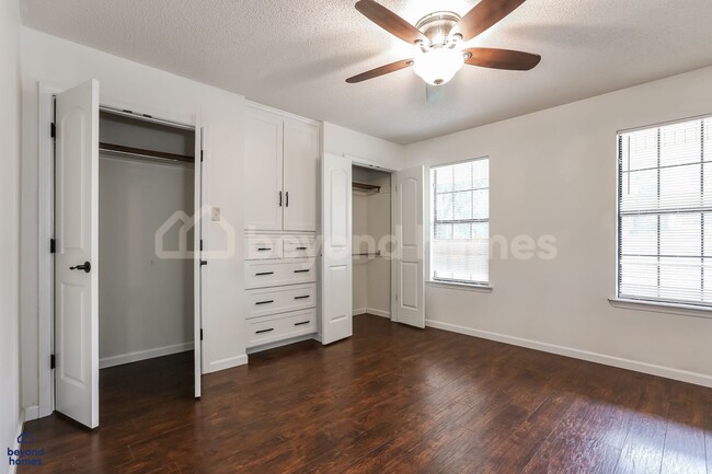 Building Photo - Updated 3BR Sherwood Home with Huge Fenced Yard