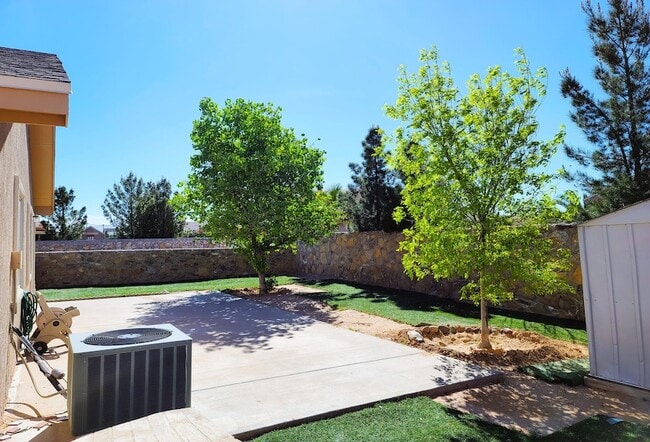 Building Photo - 14336 Desert Sage Dr