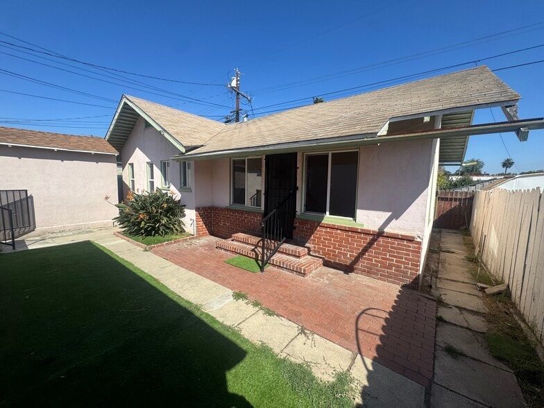 Side walkway path - 5438 7th Ave