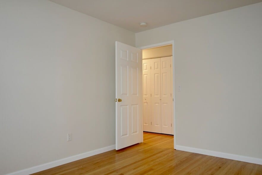 Building Photo - 609 Maureen Ln