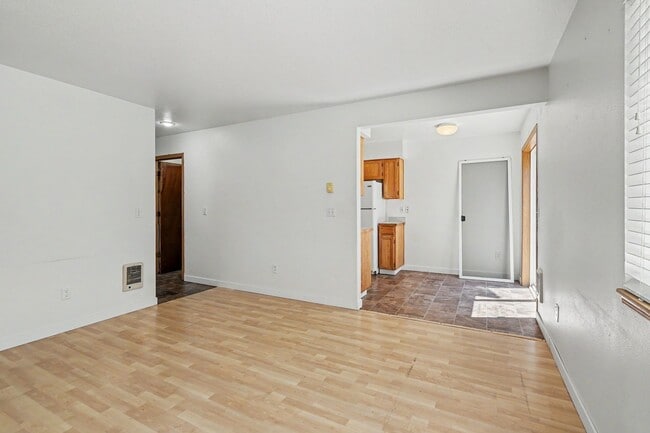 Building Photo - 5260-5262 Springcrest Drive