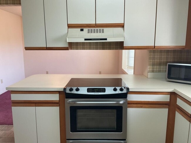 Building Photo - 604 Gleneagles Dr