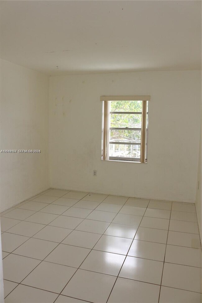 Building Photo - 9611 SW 77th Ave