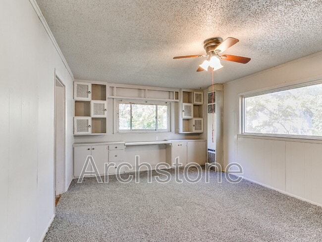 Building Photo - 527 E Boeing Dr