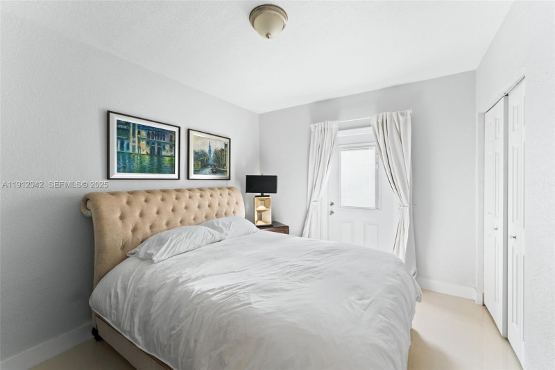 Building Photo - 6371 SW 23rd St