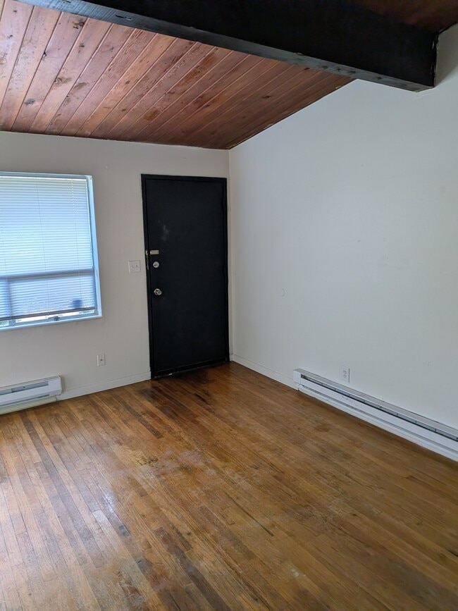 Building Photo - 1495