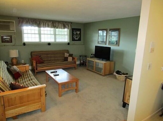 Building Photo - 12 Williamsburg Ct