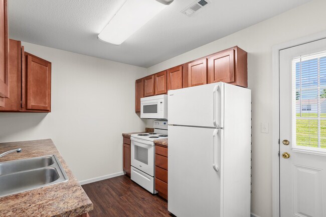 Building Photo - 2418 Northampton Dr