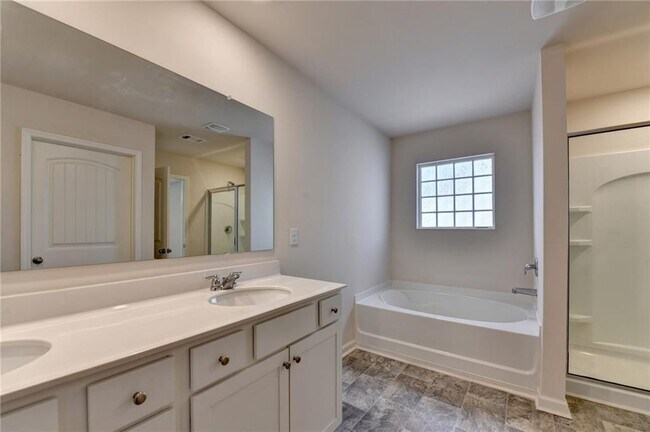 Building Photo - 31 Valleywood Ct