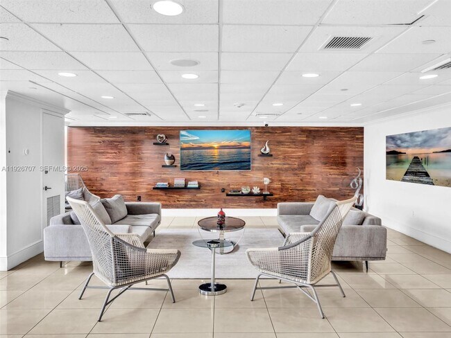 Building Photo - 650 West Ave