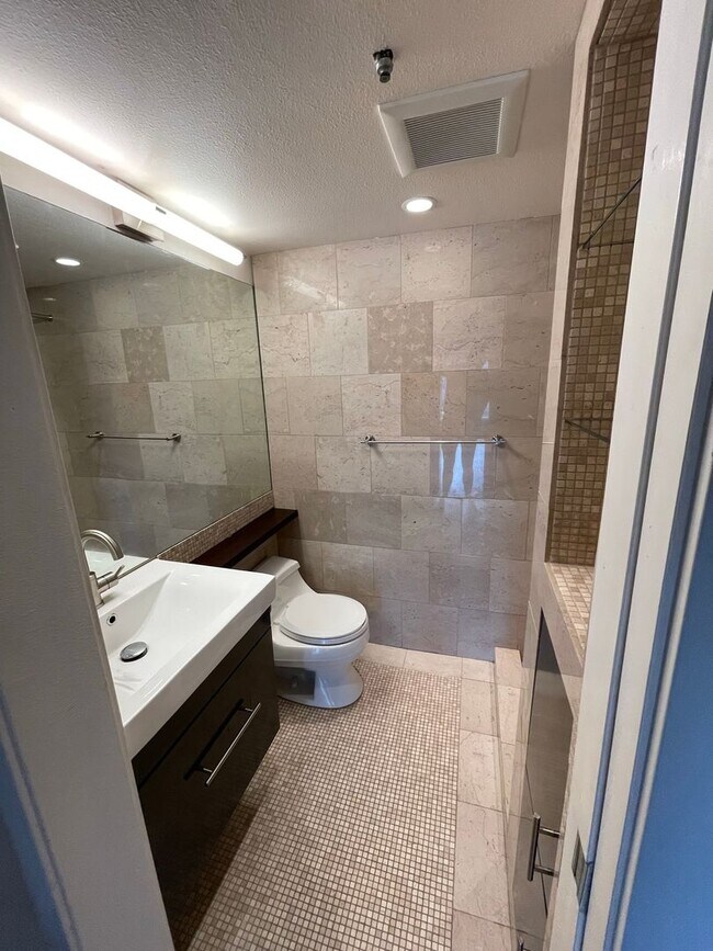 Building Photo - Beautiful Home In Arbor Place Tower