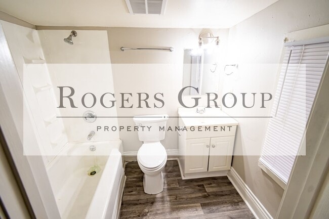 Building Photo - 610 Park Ave