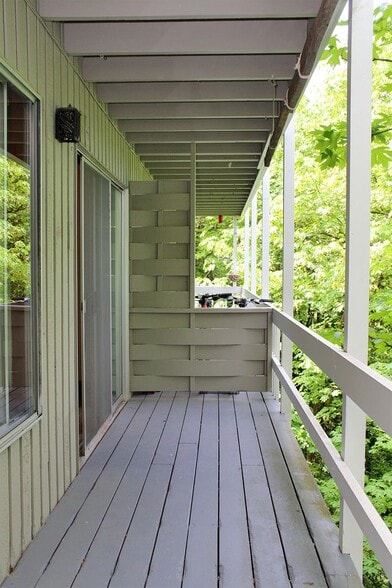 Building Photo - 1001 SW Woods St