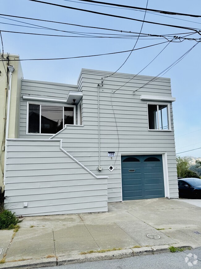 Building Photo - 391 Gambier St